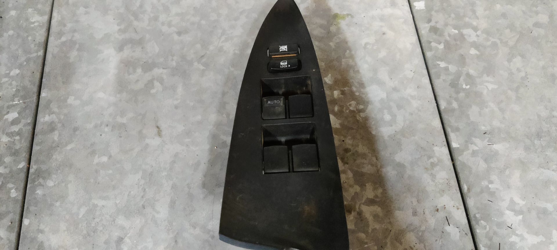 Toyota RAV 4 raambediening linker voorportier uit 2008.