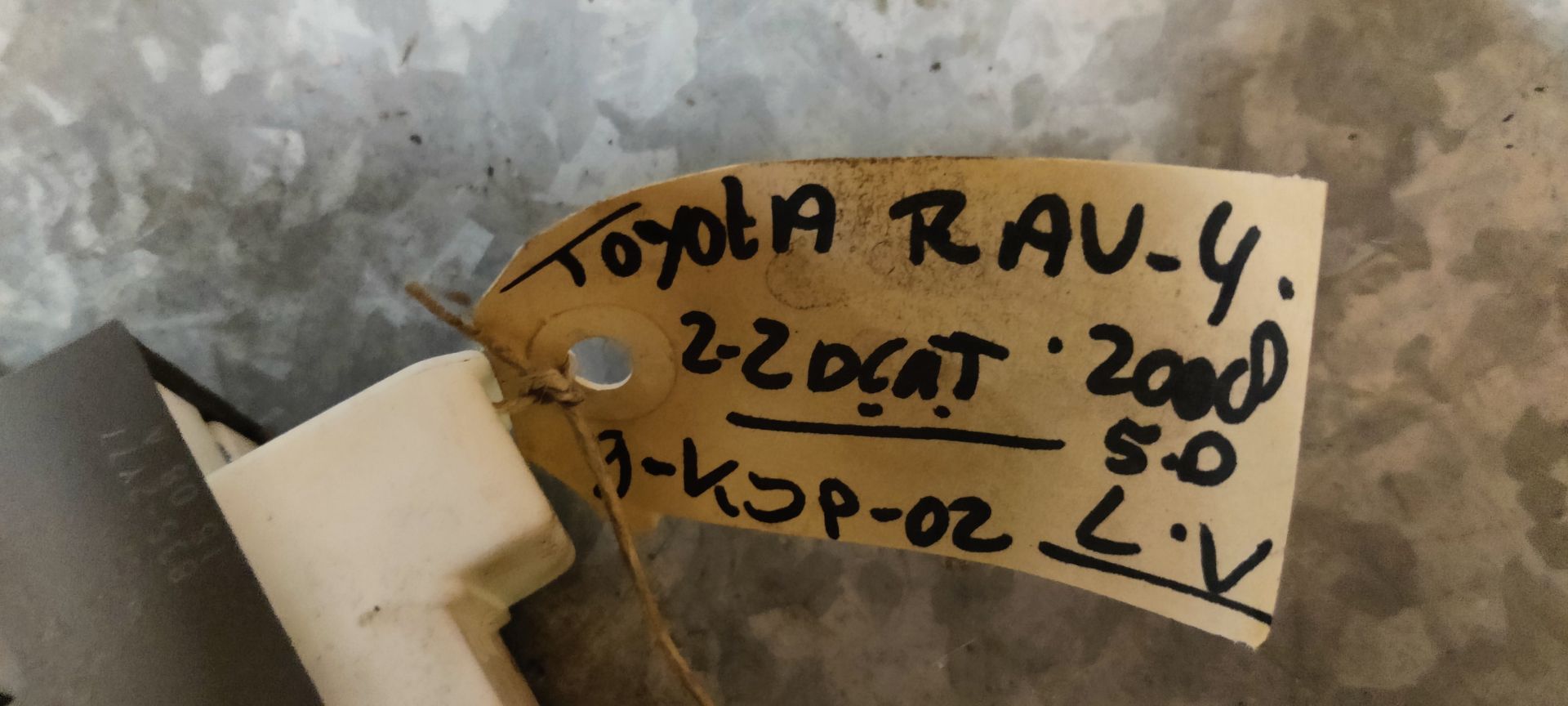 Toyota RAV 4 raambediening linker voorportier uit 2008.