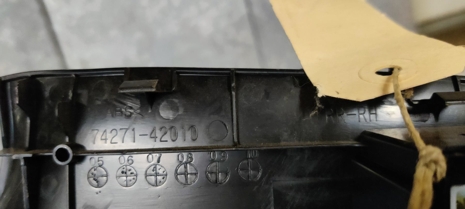 Toyota RAV 4 schakelaar om raam te openen rechts achter uit 2008.