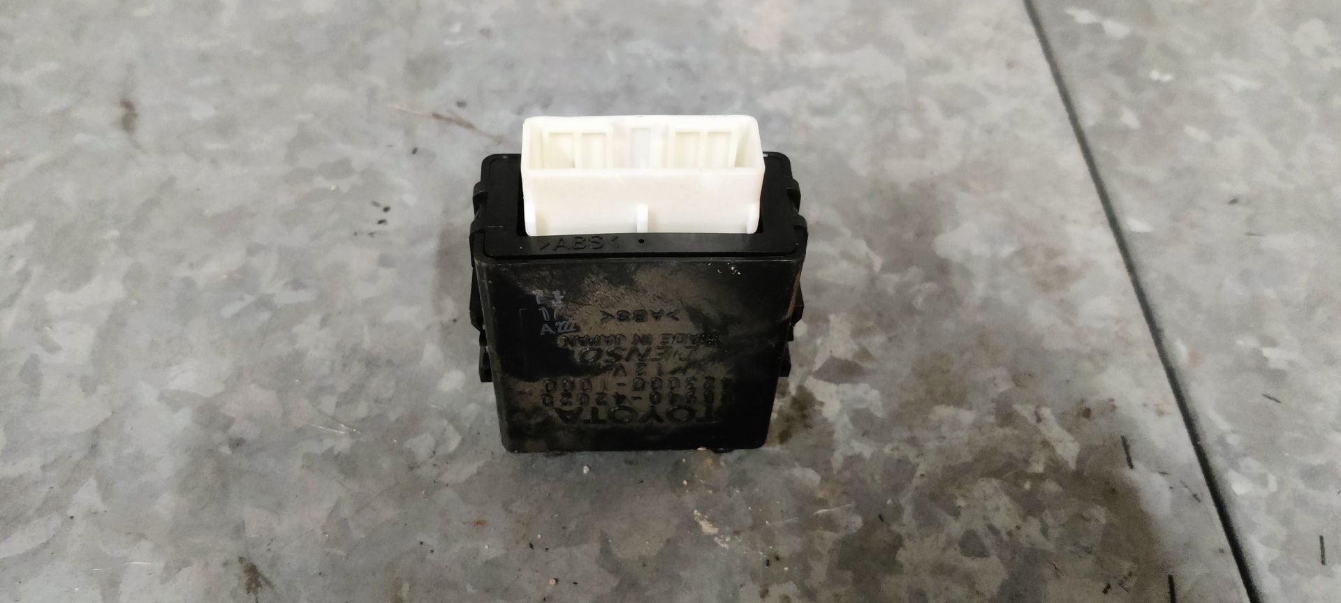 Toyota RAV 4 ruitenwissermotor relais uit 2008.