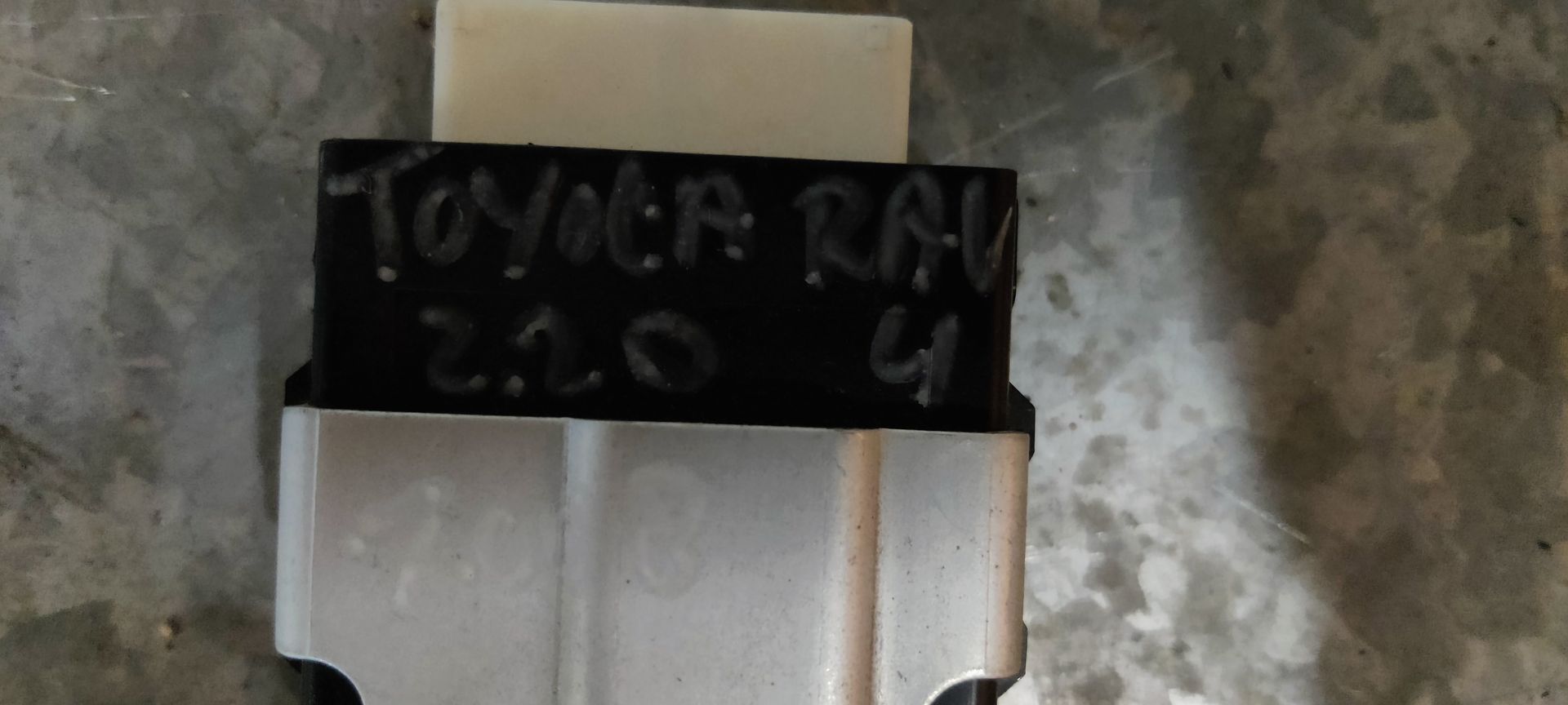 Toyota RAV 4 ruitenwissermotor relais uit 2008.