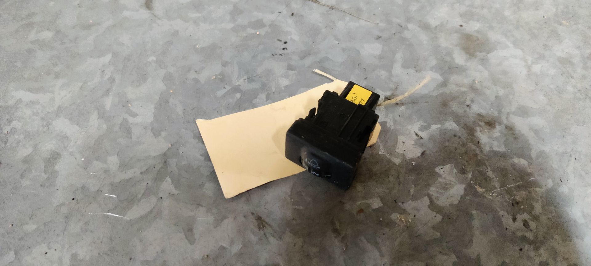 Toyota RAV 4 schakelaar koplamp hoogte uit 2008.