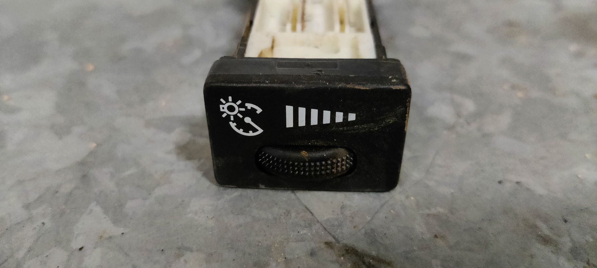 Toyota RAV 4 schakelaar dashboard dimmer uit 2008.