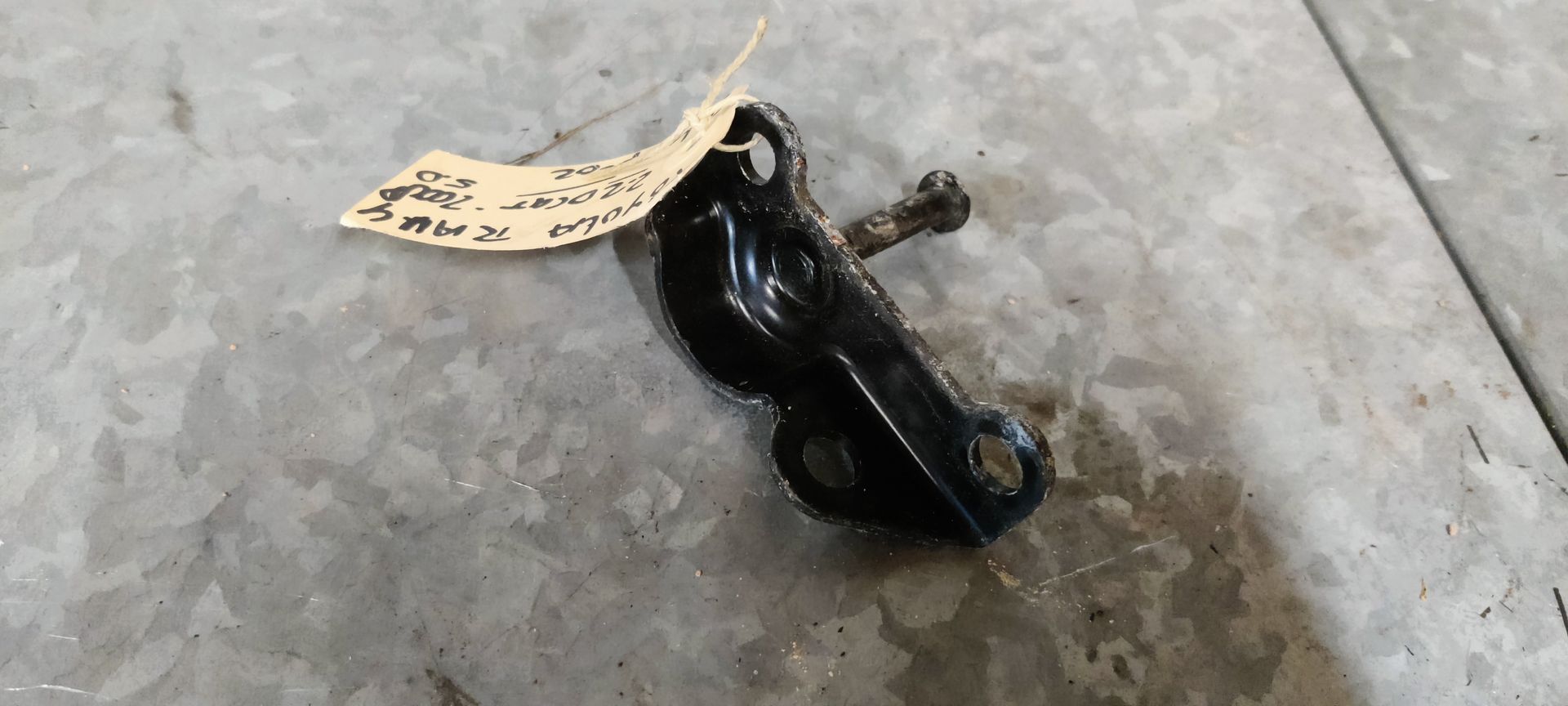 Toyota RAV 4 kofferbakslot vanger uit 2008.