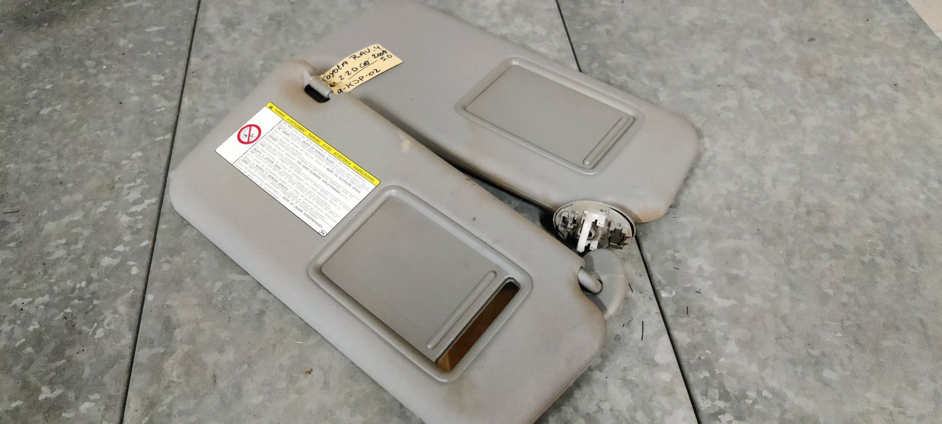 Toyota RAV 4 zonneklep links en rechts uit 2008.