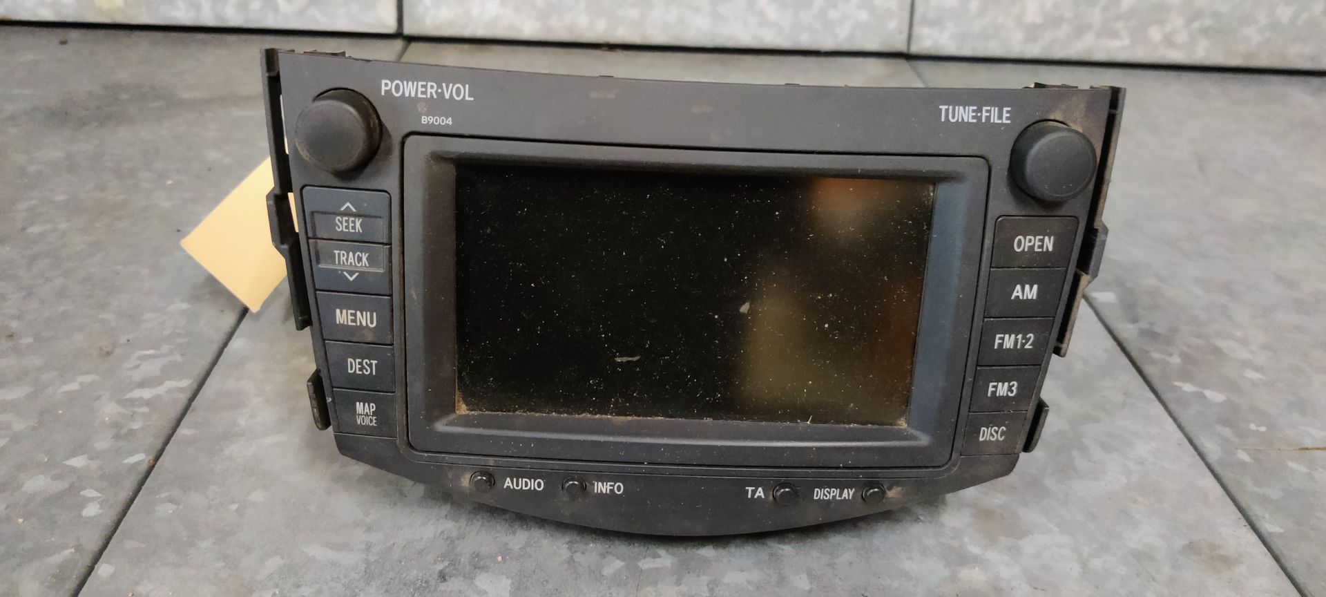 Toyota RAV 4 radio cd speler met navigatie uit 2008.