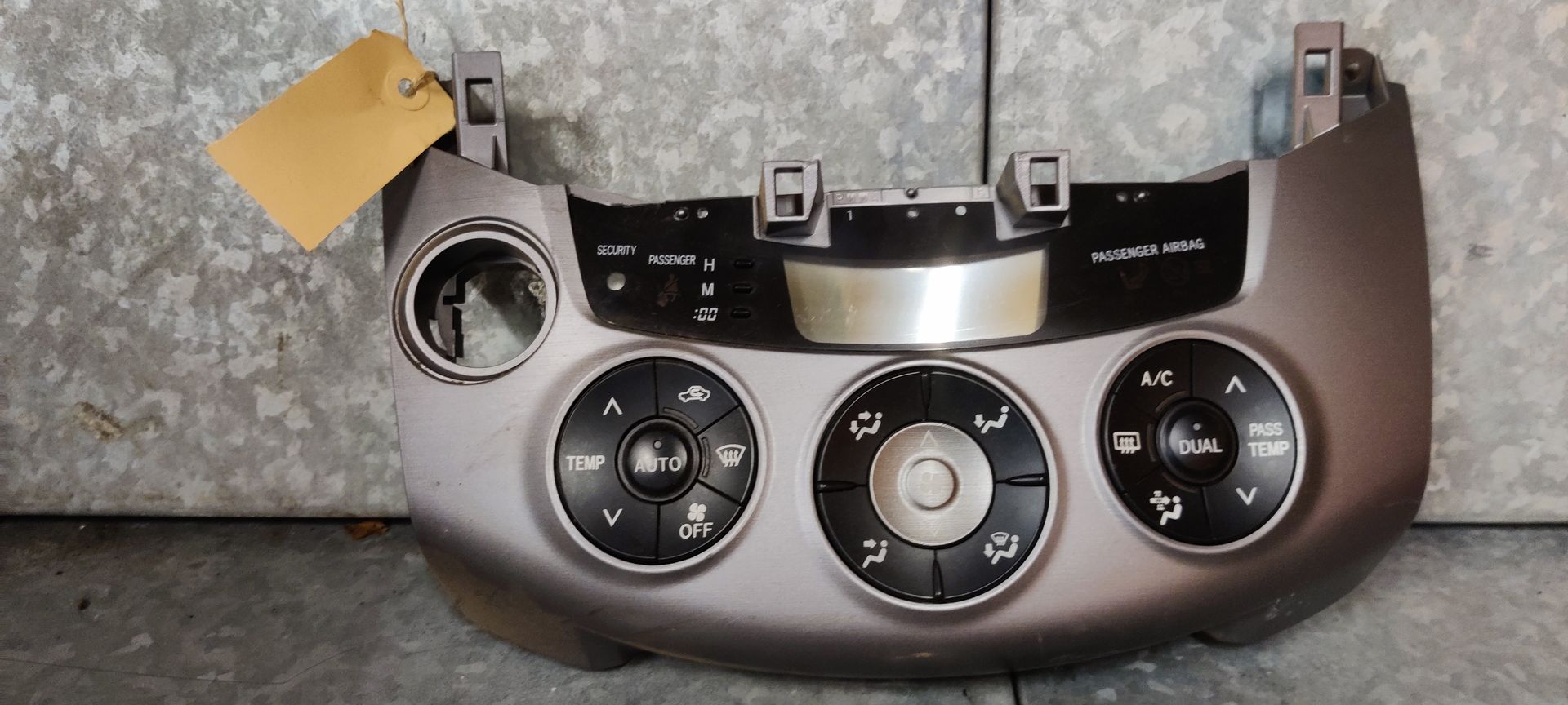 Toyota RAV 4 middenconsole met airco, temperatuur regelaar.