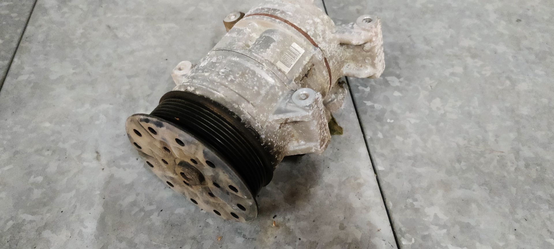 Toyota RAV 4 aircocompressor uit 2008.