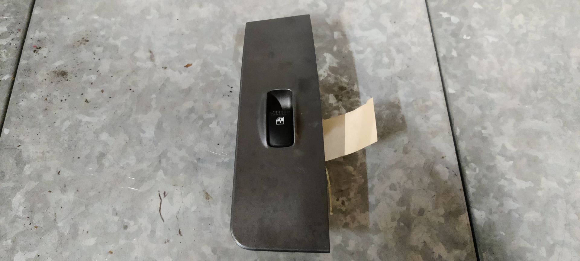 Hyundai Matrix knop om raam rechtsvoor open te doen.