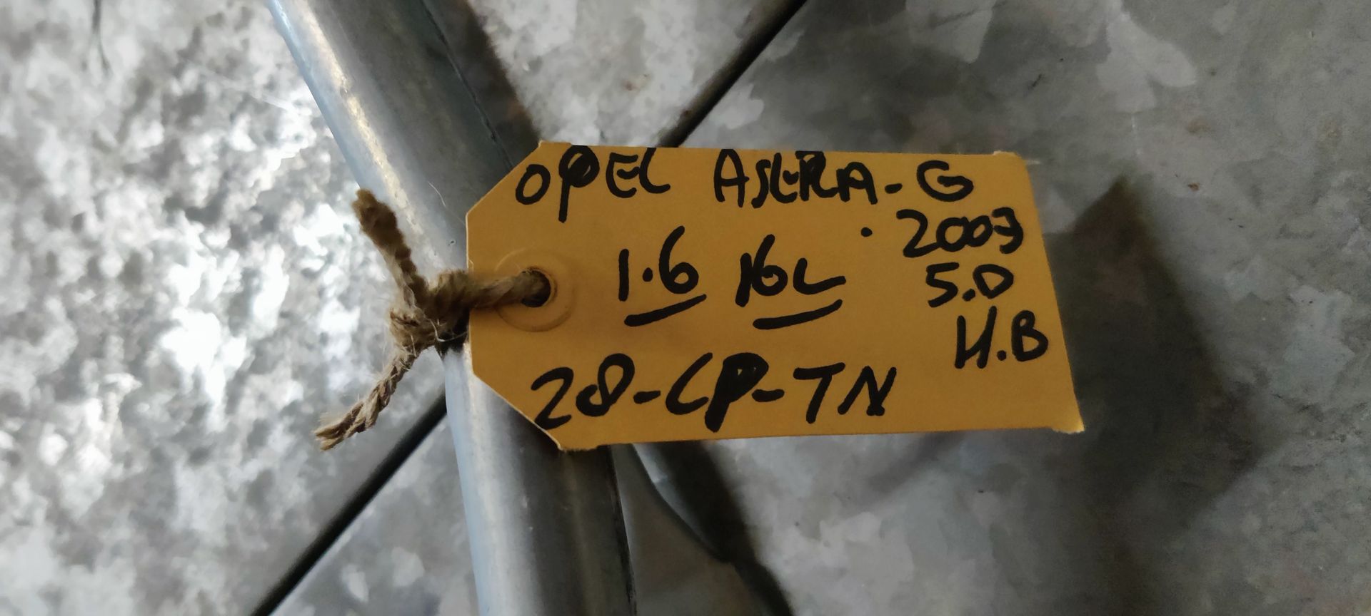 Opel Astra G ruitenwissermotor met stangenstelsel.