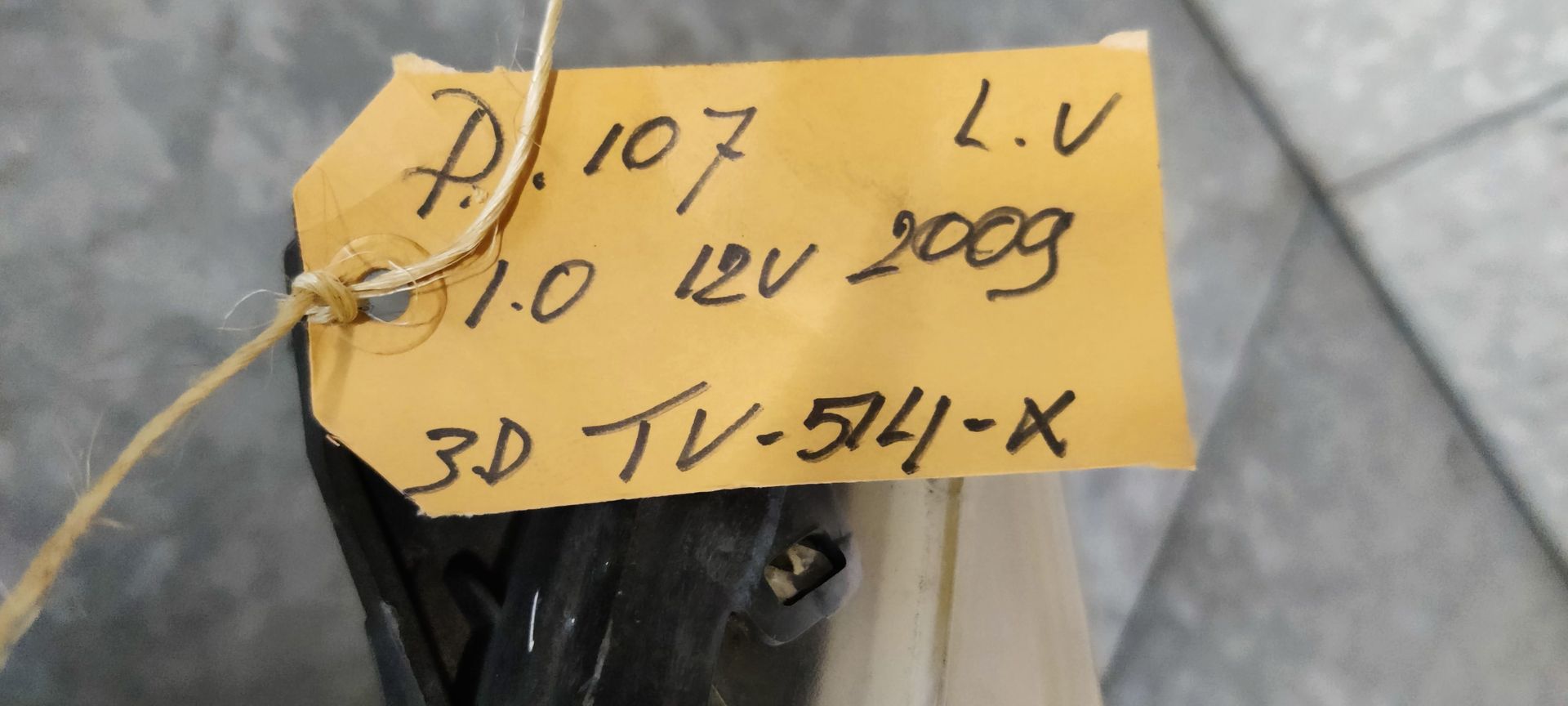 Peugeot 107 linker koplamp.