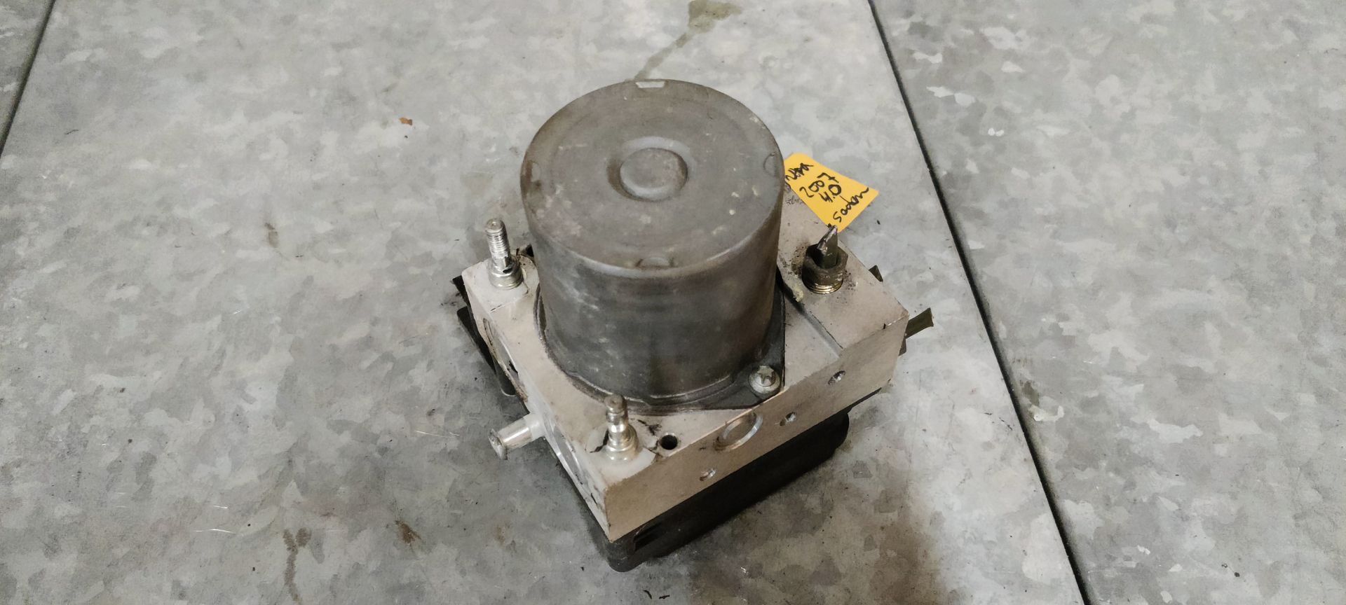 Nissan Primera ABS pomp uit 2007.