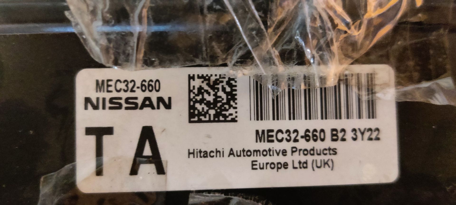 Nissan Primera  contactslot en computer met 2 sleutels uit 2004.