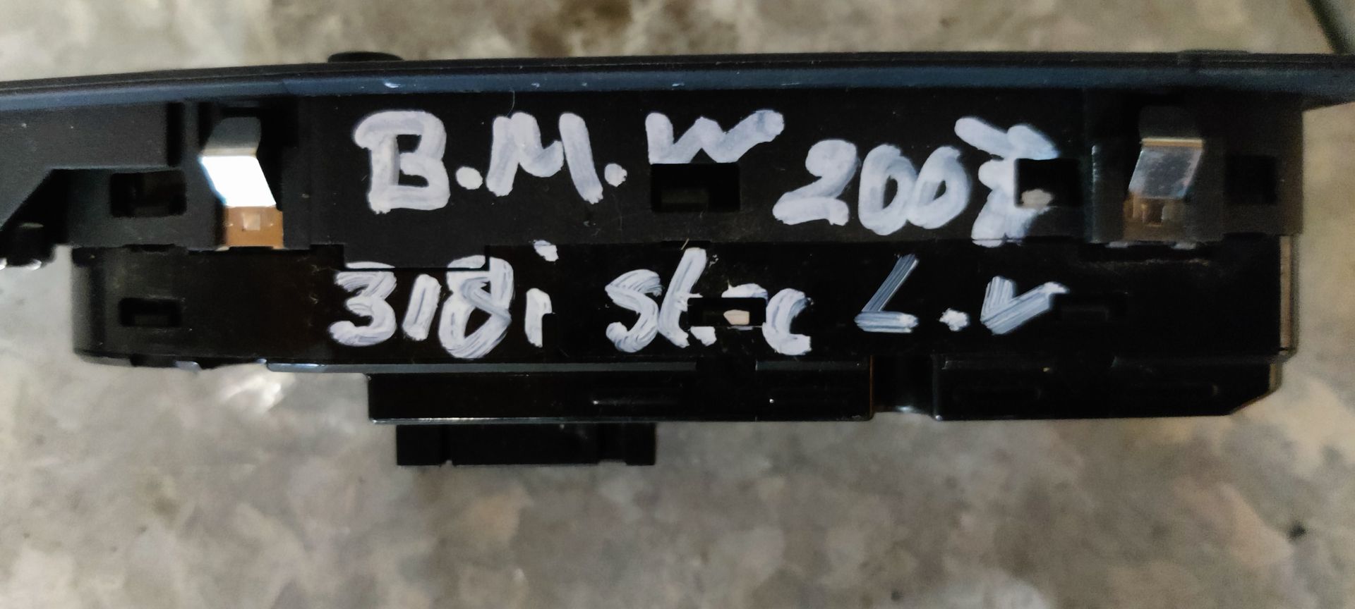 BMW bediening ramen linker voorportier van een 3 serie (E91), bj 2007.