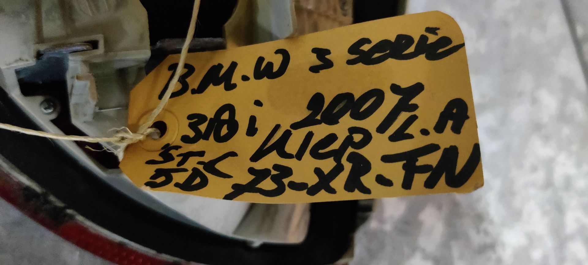 BMW linker achterlicht welke op de kofferklep zit van een 3 serie (E91), bj 2007.