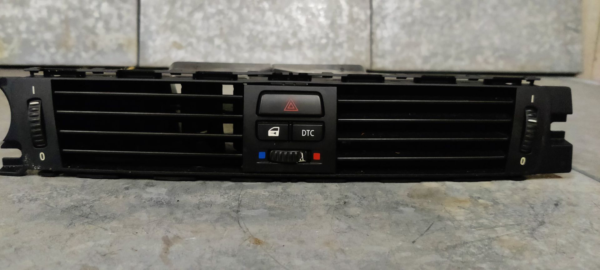 BMW ventilatierooster middengedeelte van een 3 serie (E91), bj 2007.