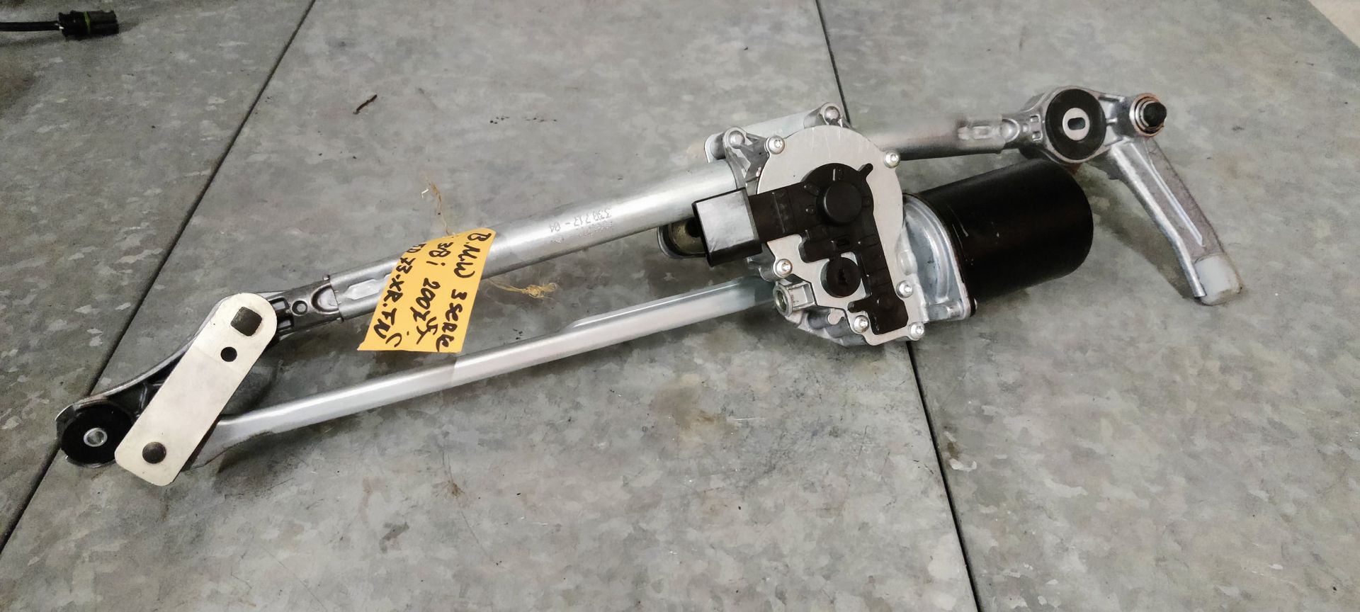 BMW 3 serie ruitenwisser motor en stangen (E90, E91).