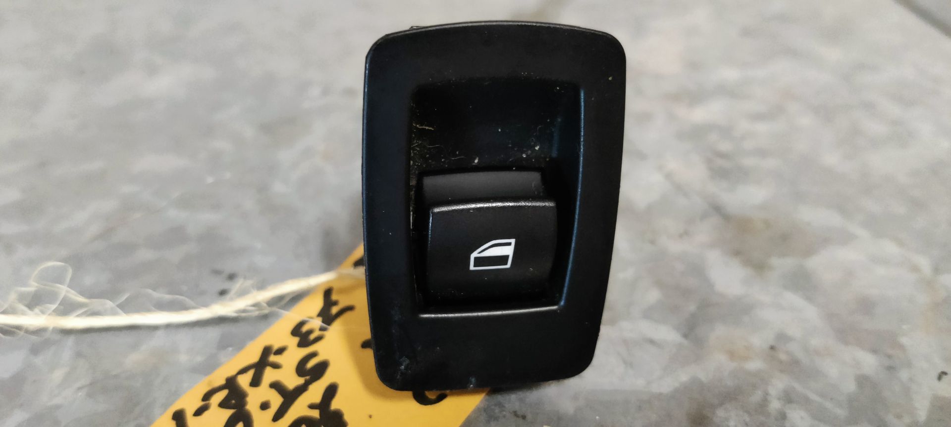 BMW 3 serie  raamschakelaar rechtsvoor (E90, E91).