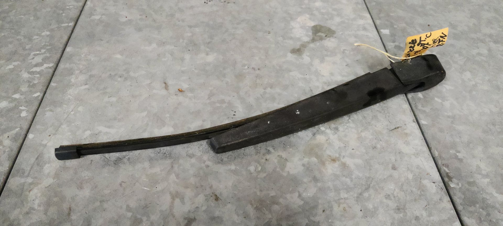 BMW 3 serie  ruitenwisserarm achter (E91).