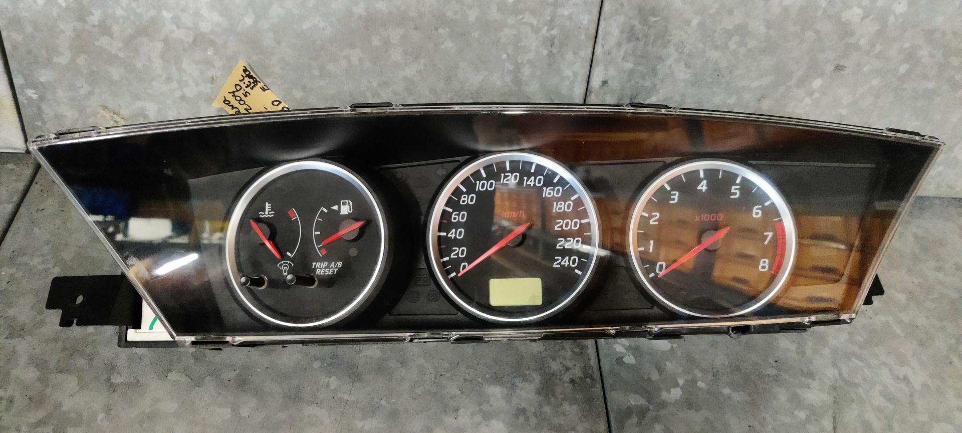 Nissan Primera  dashboard km teller, toerenteller, tank en temp meter.