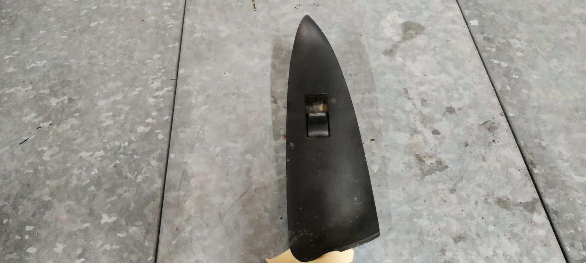 Toyota RAV 4 schakelaar rechtsvoor om raam open te doen.