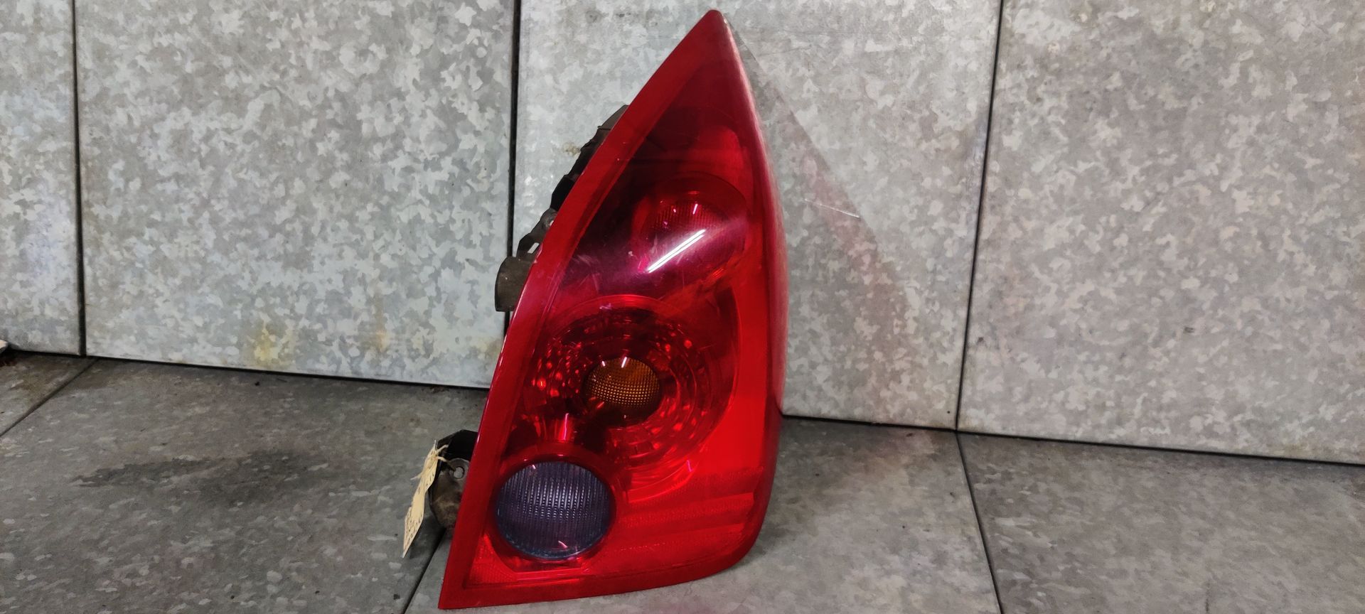 Nissan Primera  rechter achterlicht uit 2004.