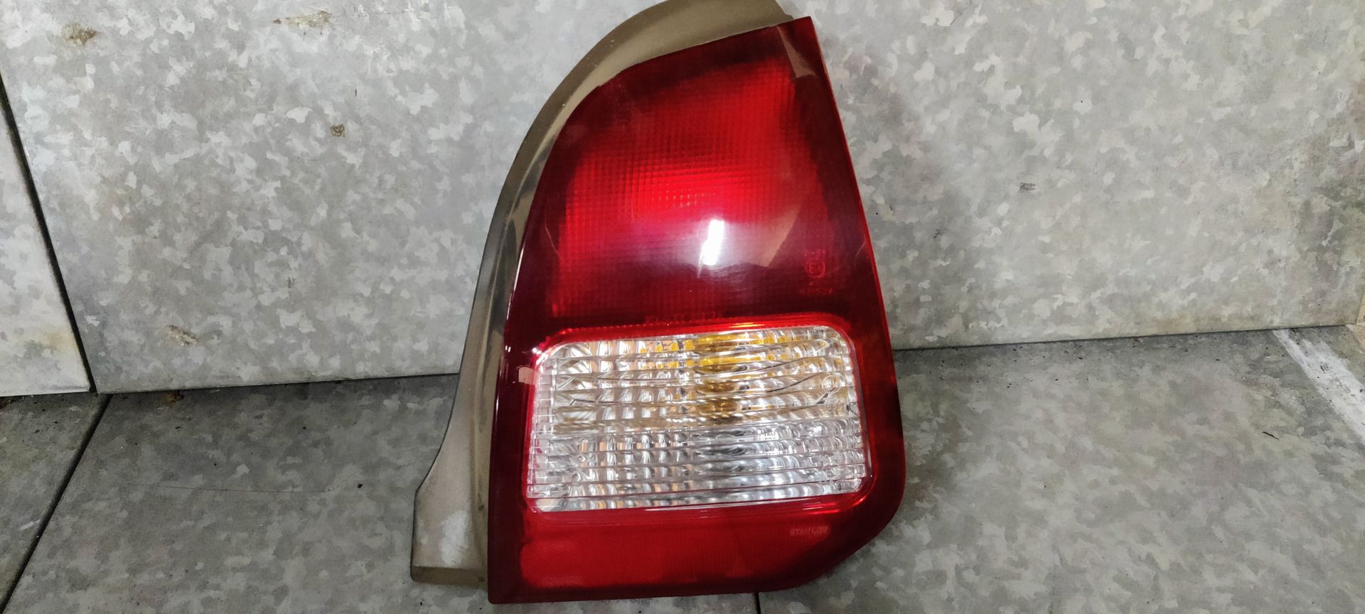 Mitsubishi Colt 1998 achterlicht