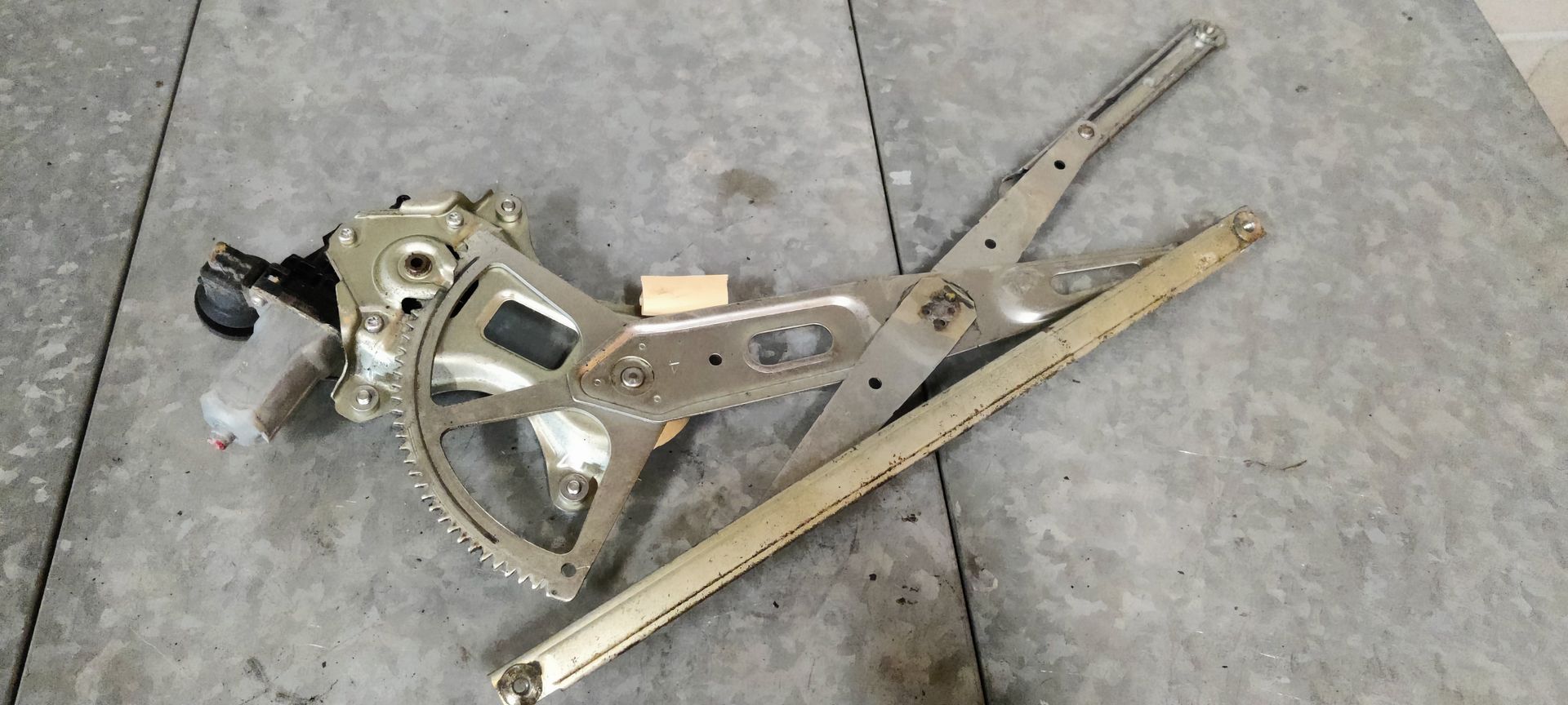 Toyota RAV4 raambediening rechtsvoor.