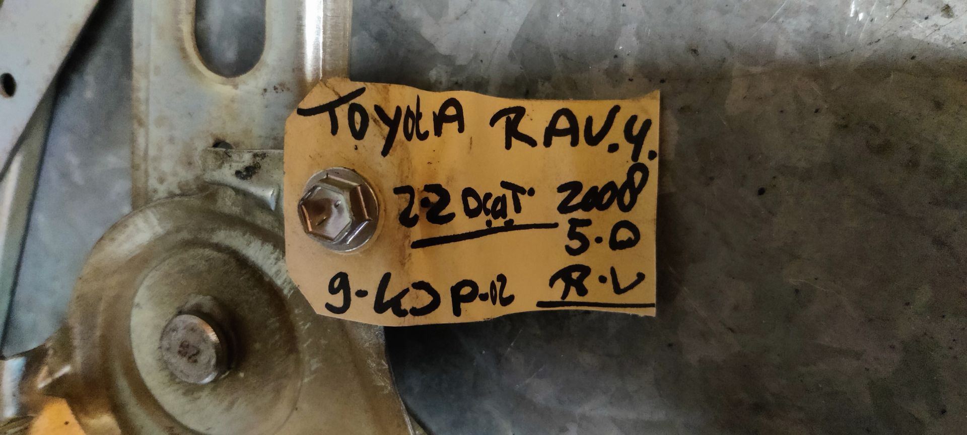 Toyota RAV4 raambediening rechtsvoor.