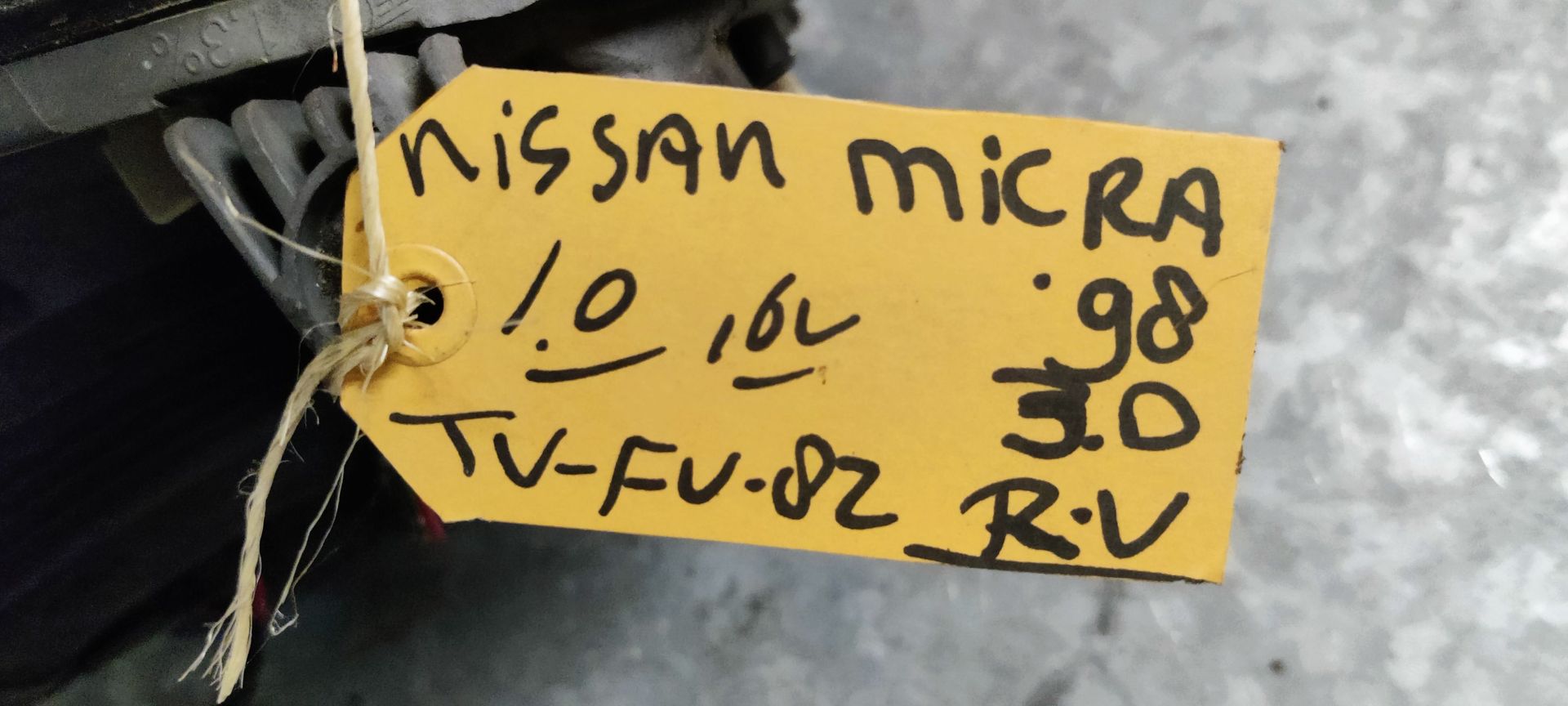 Nissan Micra koplamp uit 1998 bij Stegeman Autosloperij.