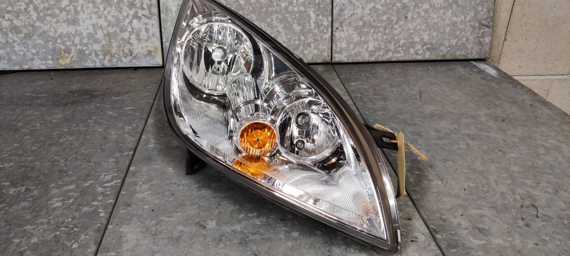 Mitsubishi Colt koplamp bij Stegeman Car Parts
www.stegemancarparts.nl