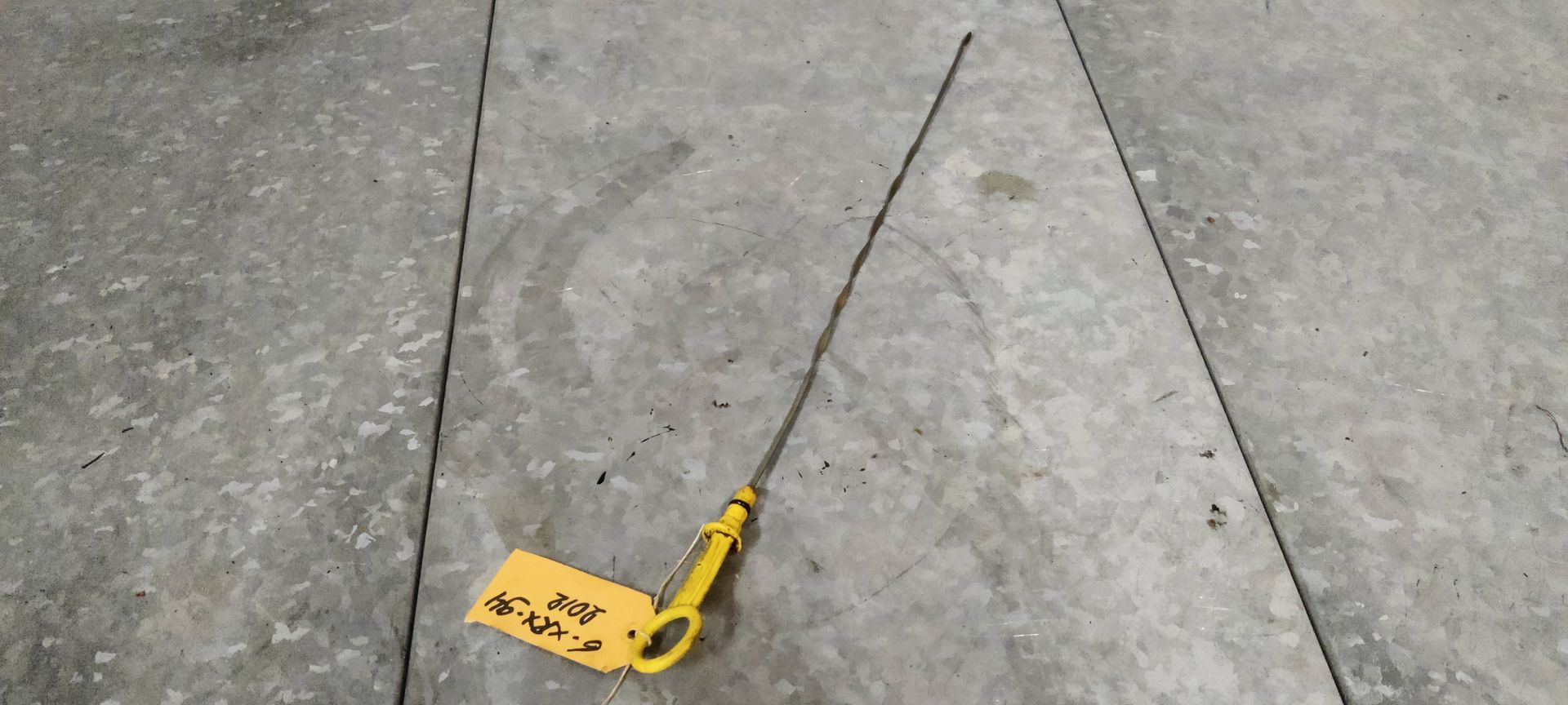 Oliepeilstok gebruikt bij bij Stegeman Car Parts 
www.stegemancarparts.nl