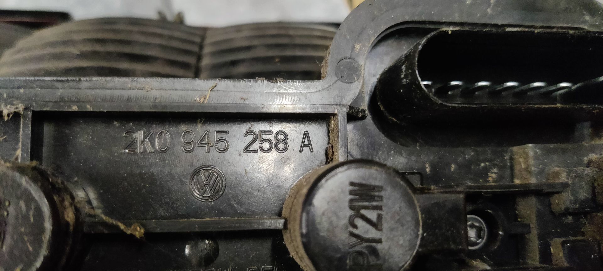 Gebruikt rechterachterlicht van een VW Caddy uit 2008 bij Stegeman in Exel.