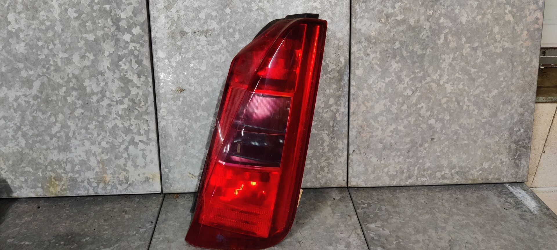 Lancia Musa rechter achterlicht uit 2007 bij Stegeman Car Parts.