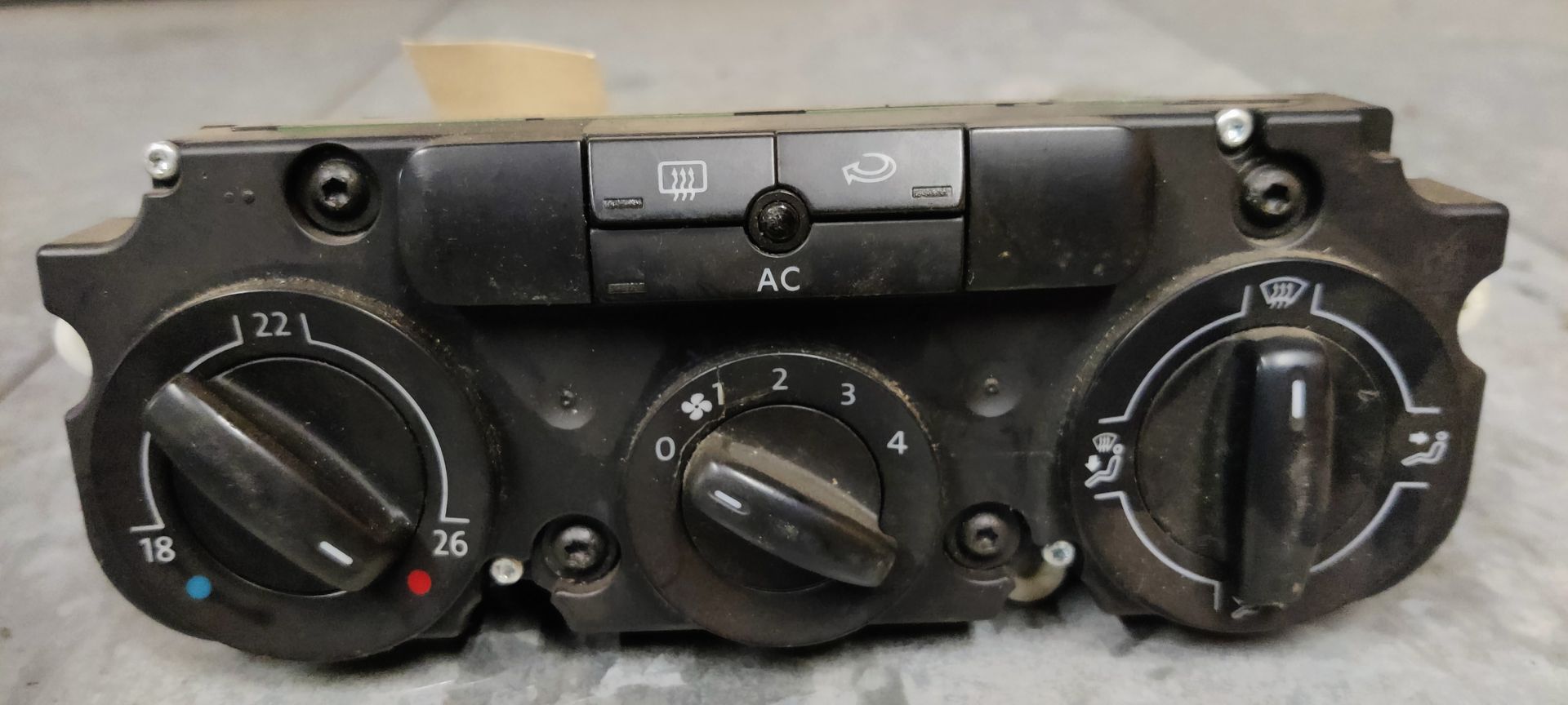 Volkswagen Caddy uit 2009 temperatuur regelaar.