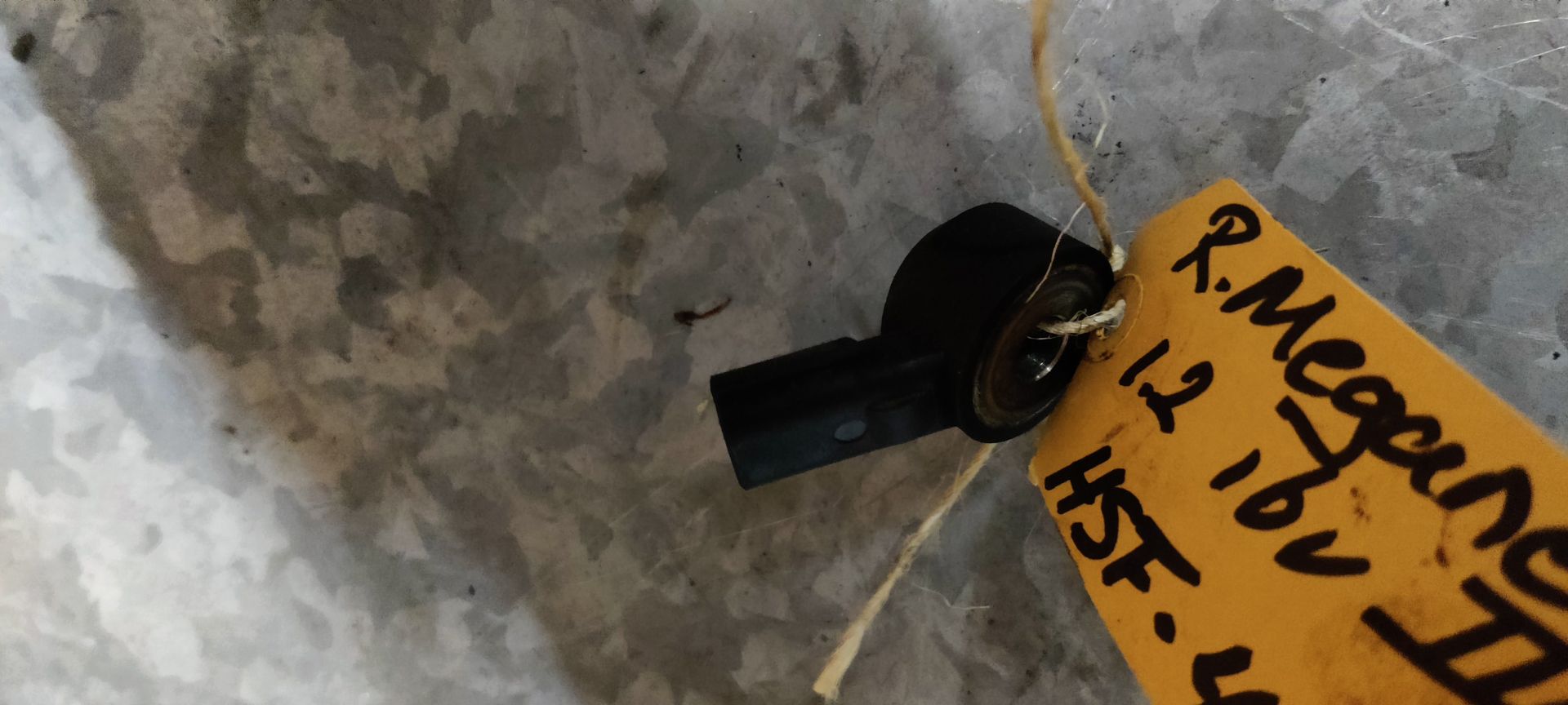 Motorsensor van een Megane 3 uit 2012.