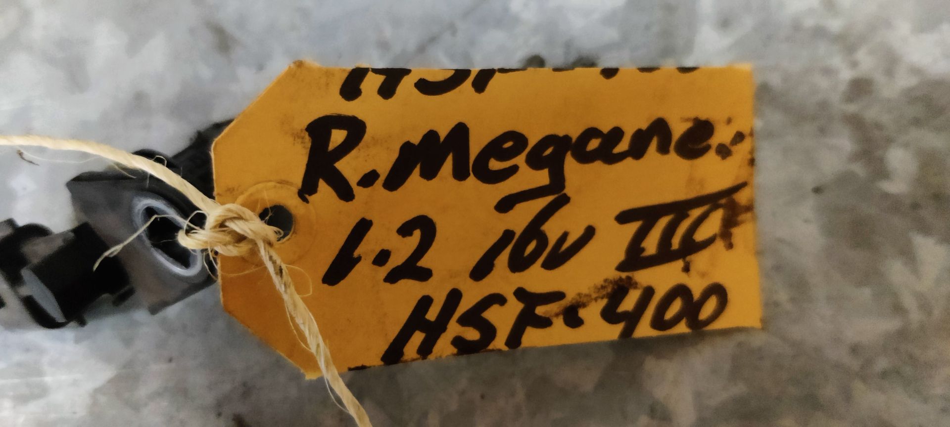 Motorsensor van een Megane 3 uit 2012.