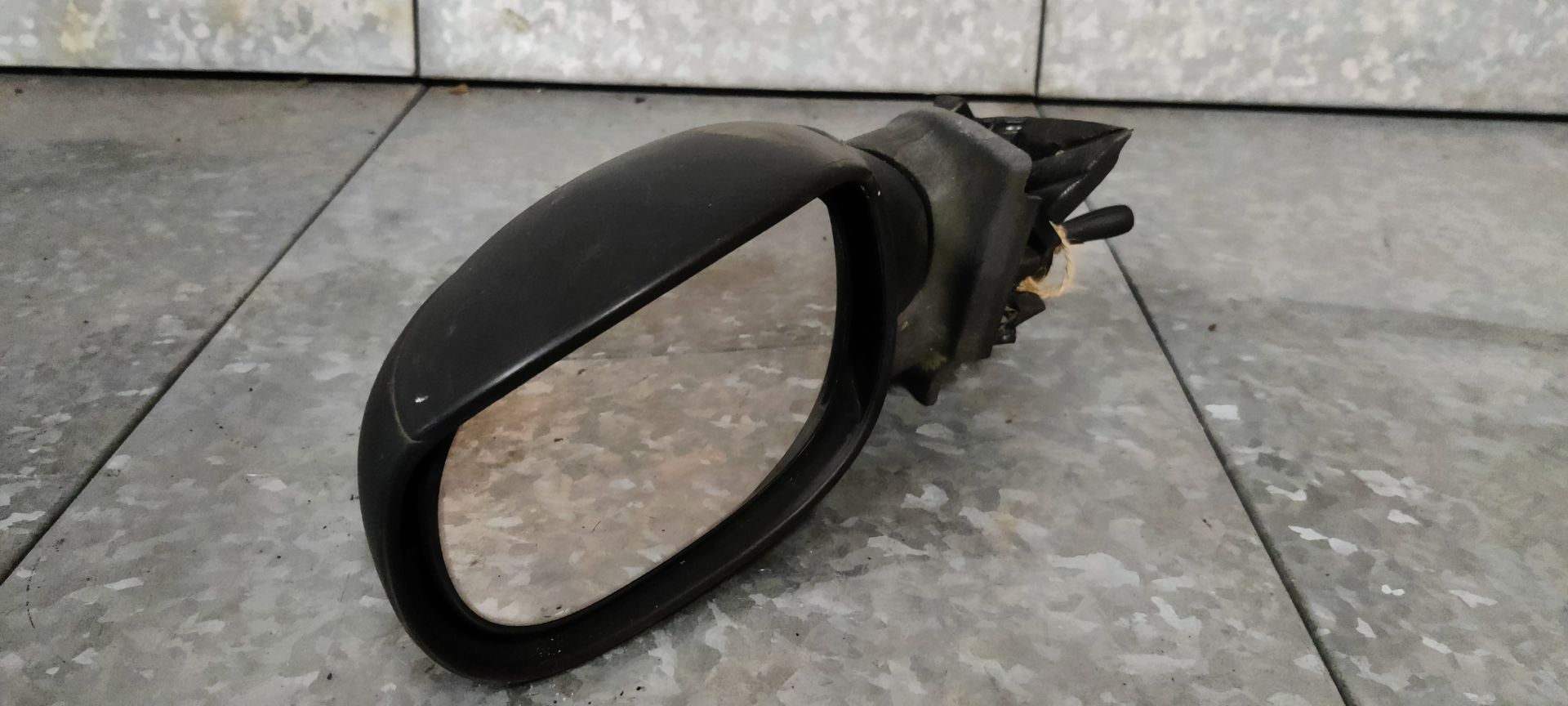 Linker spiegel vaneen Citroen C3 uit 2005 hebben wij op voorraad.