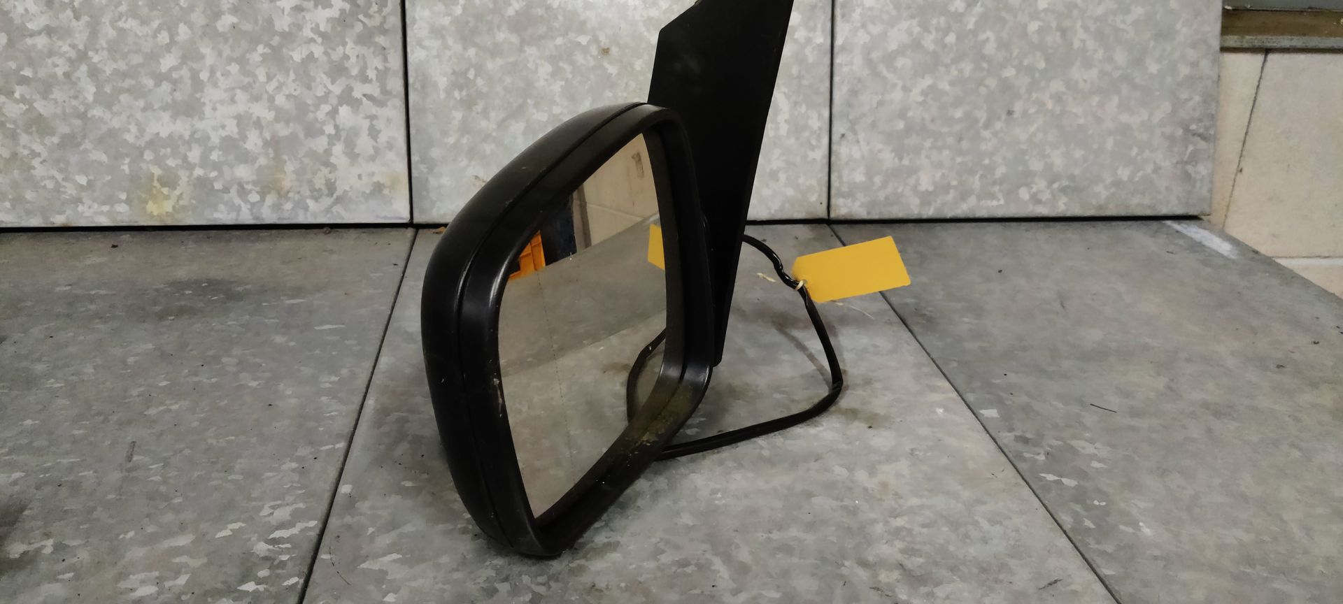 linker spiegel van een VW Caddy