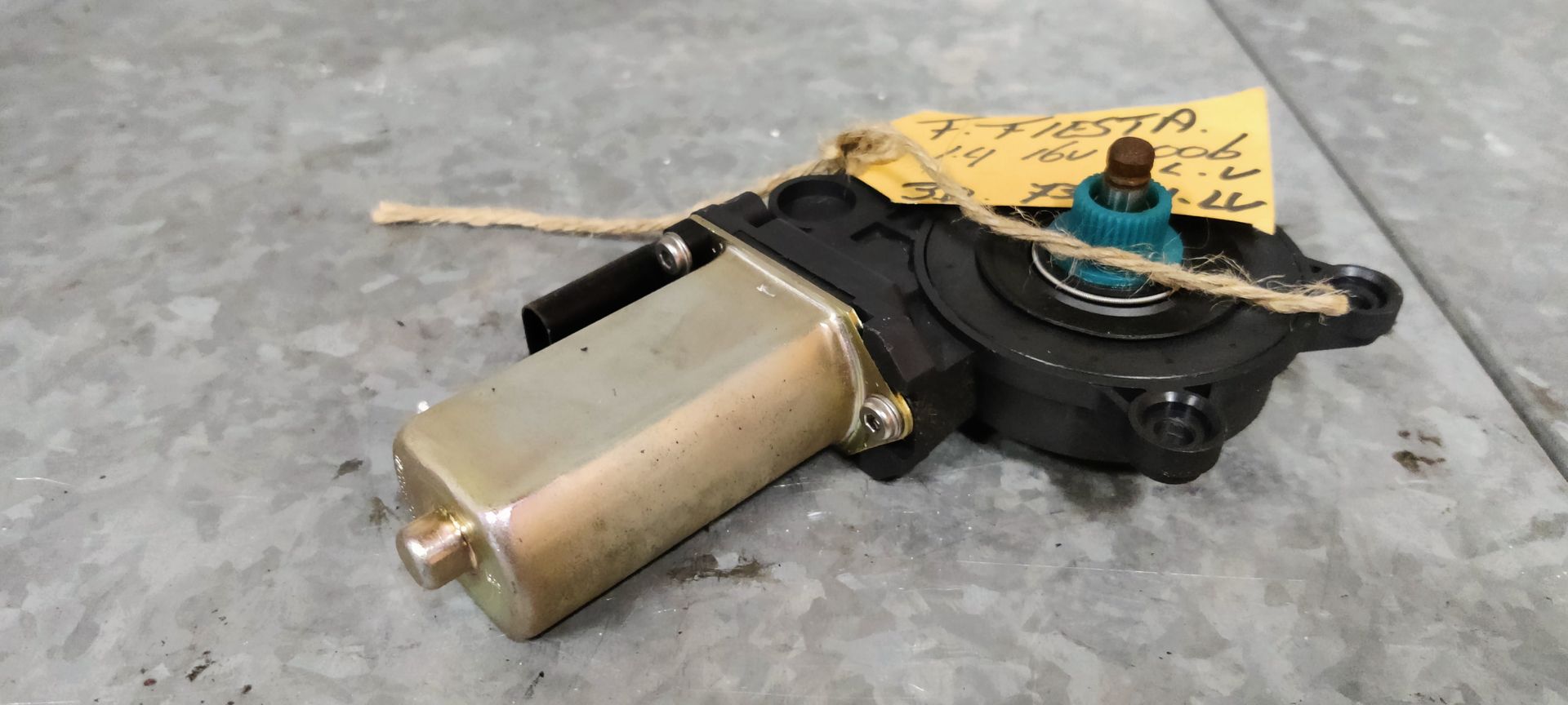 Ford Fiesta World Rallycar onderdelen hebben wij niet, wel gebruikte Ford onderdelen.