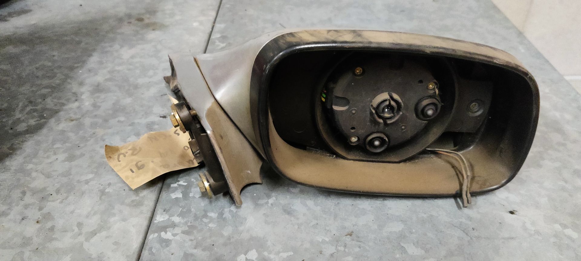 Opel Calibra onderdelen bij Stegeman autosloperij te Exel.