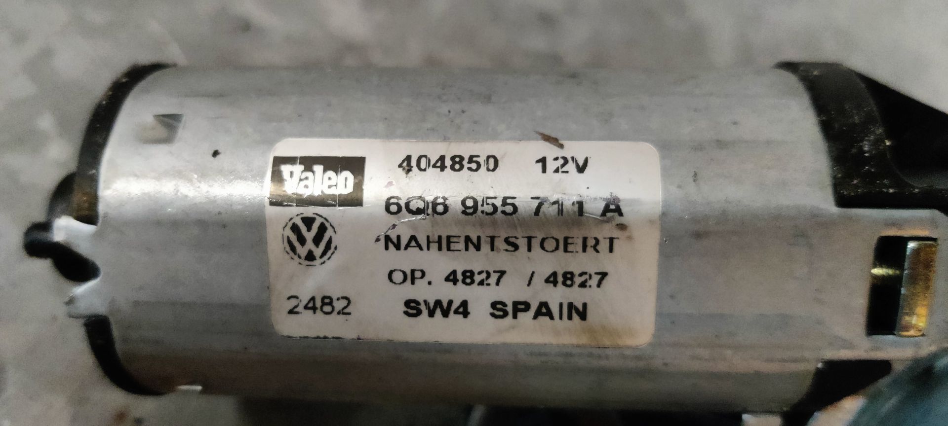 VW Polo 6Q6955711A ruitenwissermotor bij Stegeman Autosloperij.