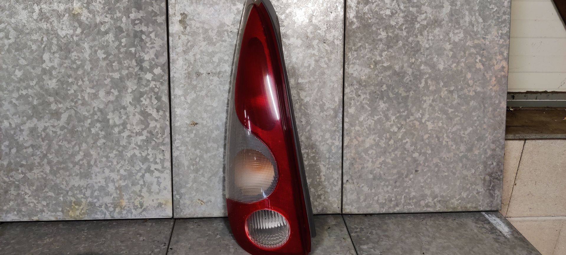 Toyota Yaris gebruikte onderdelen www.stegemanautosloperij.nl