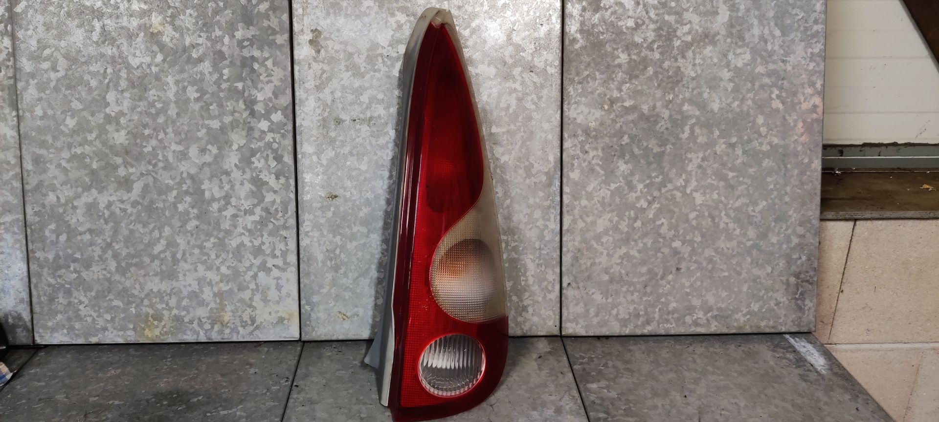 Toyota Yaris gebruikte onderdelen www.stegemanautosloperij.nl