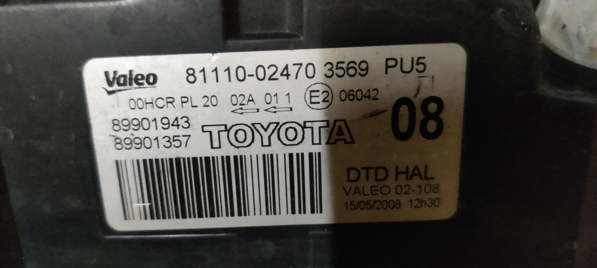 Oude gebruikte koplampen van Toyota bij Stegeman Autosloperij