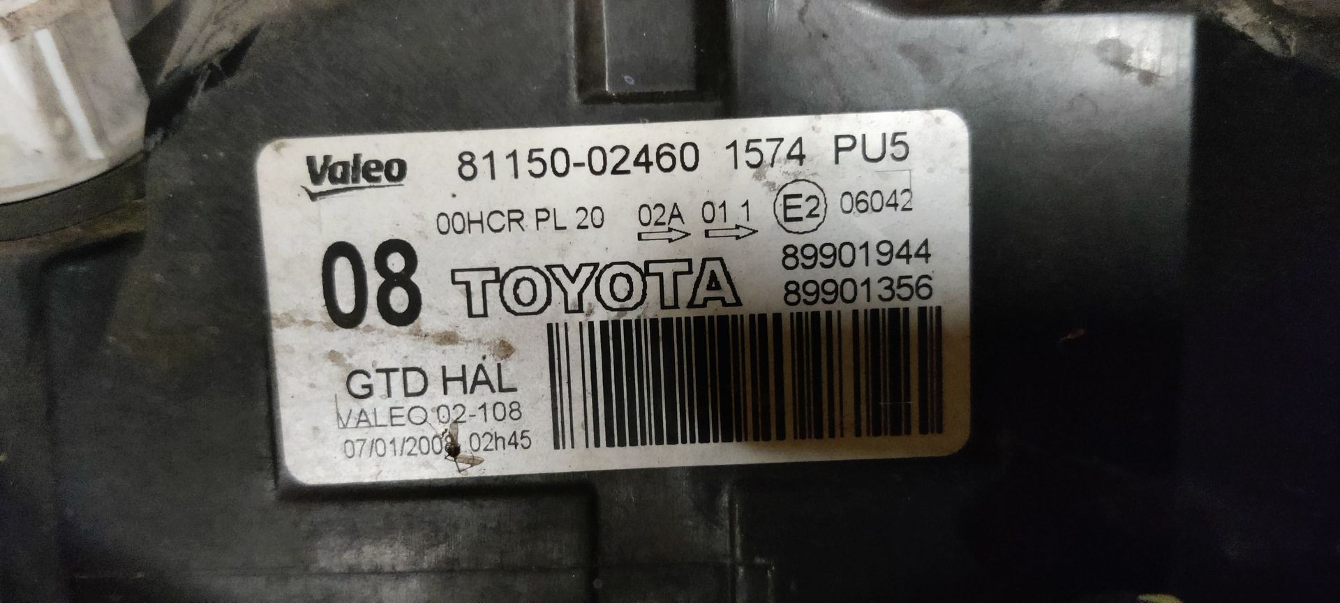 Oude gebruikte koplampen van Toyota bij Stegeman Autosloperij