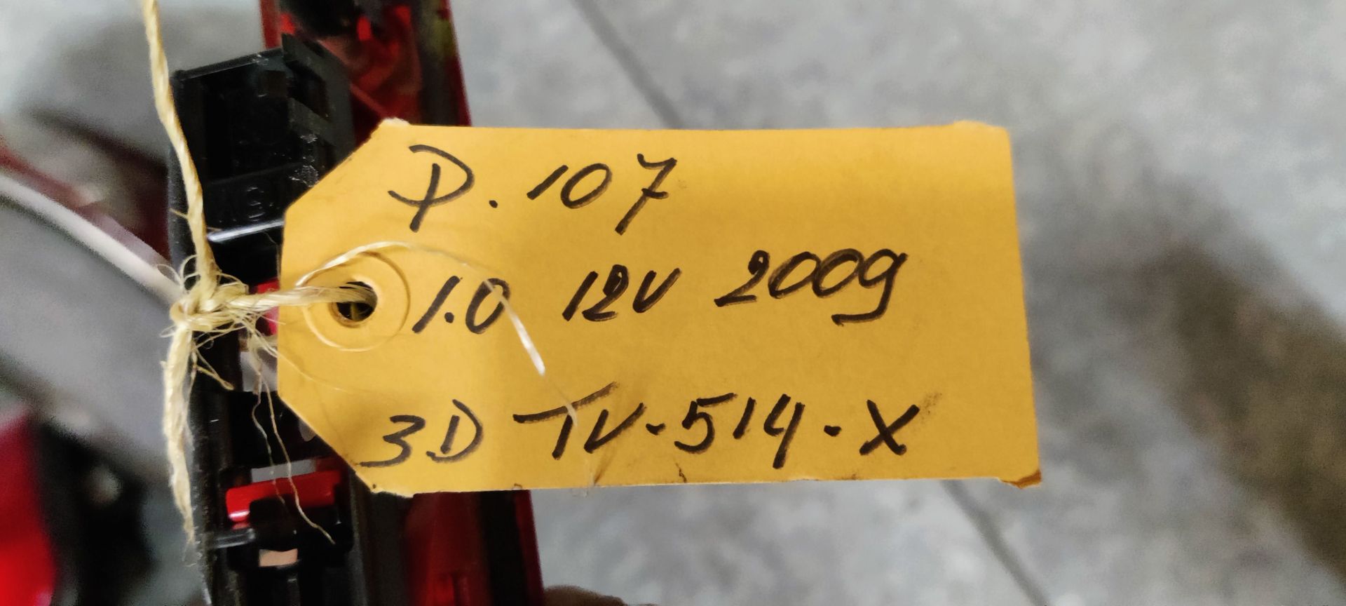 derde remlicht van een Peugeot 107 bij Stegeman in Exel