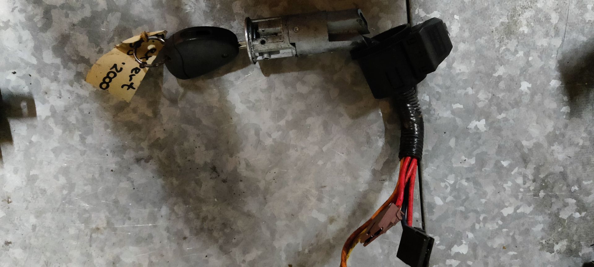 Peugeot Expert contactslot met 1 sleutel uit 2000.