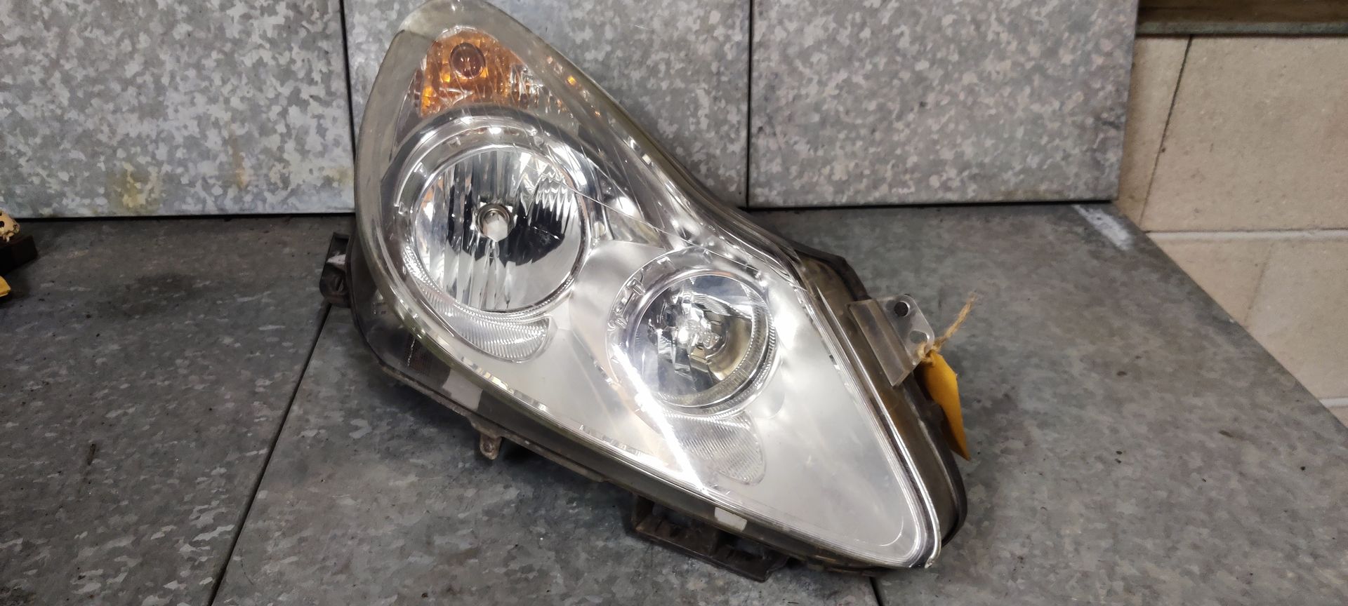 Opel Corsa D koplamp
