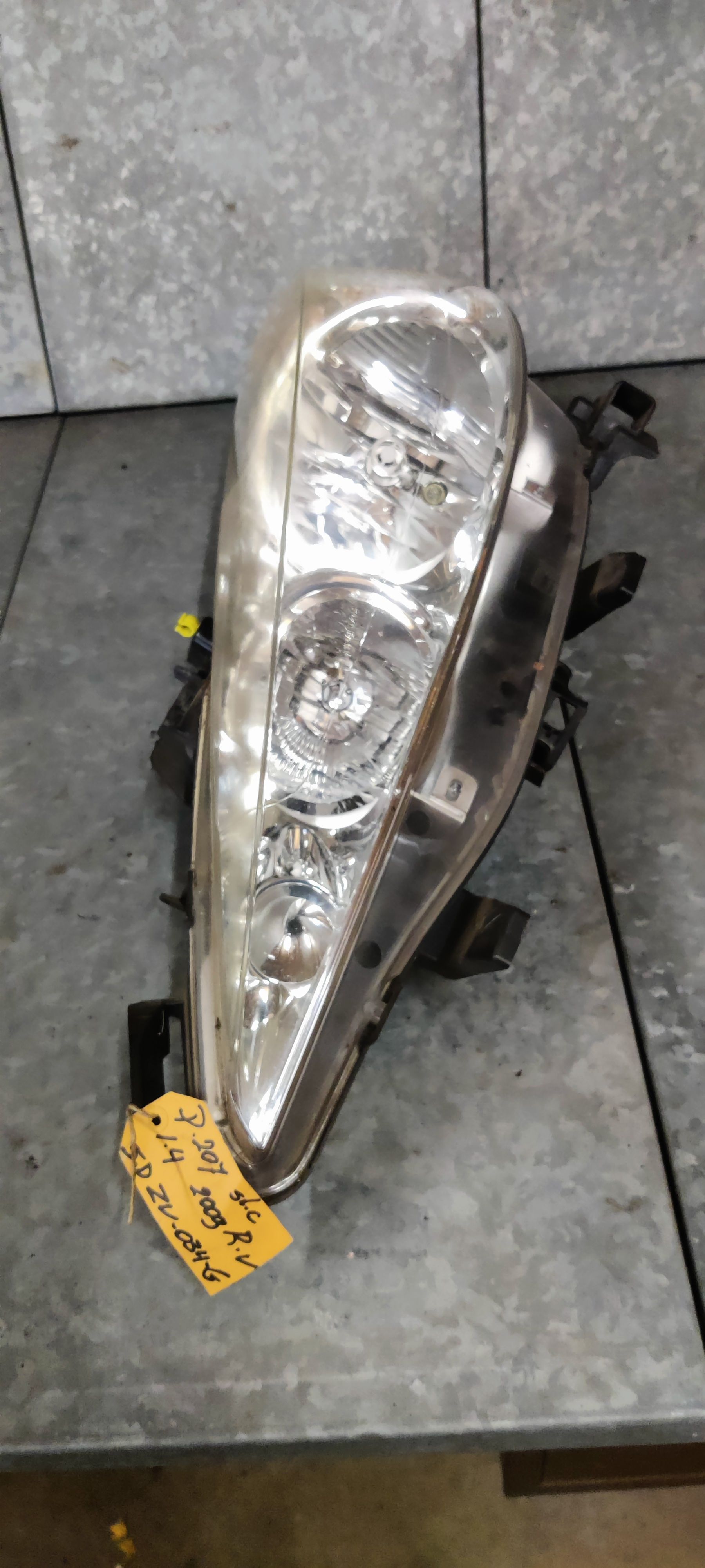 Peugeot 207  onderdelen bij Stegeman Autosloperij V.O.F.